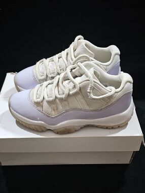 *Barely Used* Jordan 11 Violet Lows